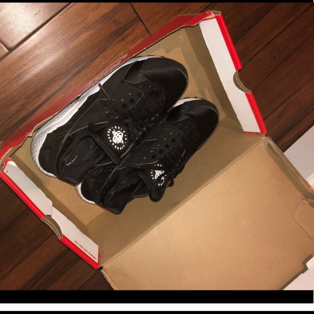 Black Huaraches Nike